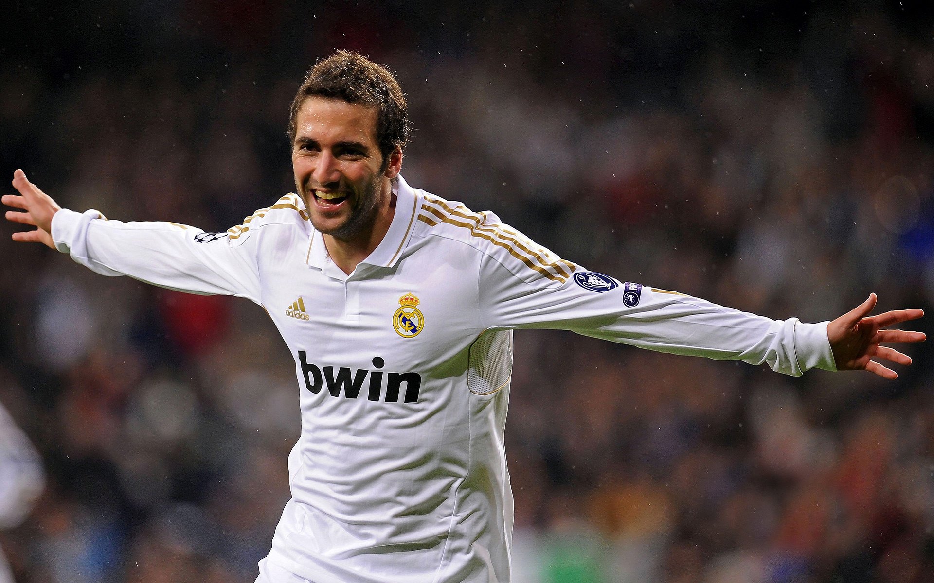 kaiyun.com-中国足球联赛全面提升观赛体验服务质量，全国足球比赛总结