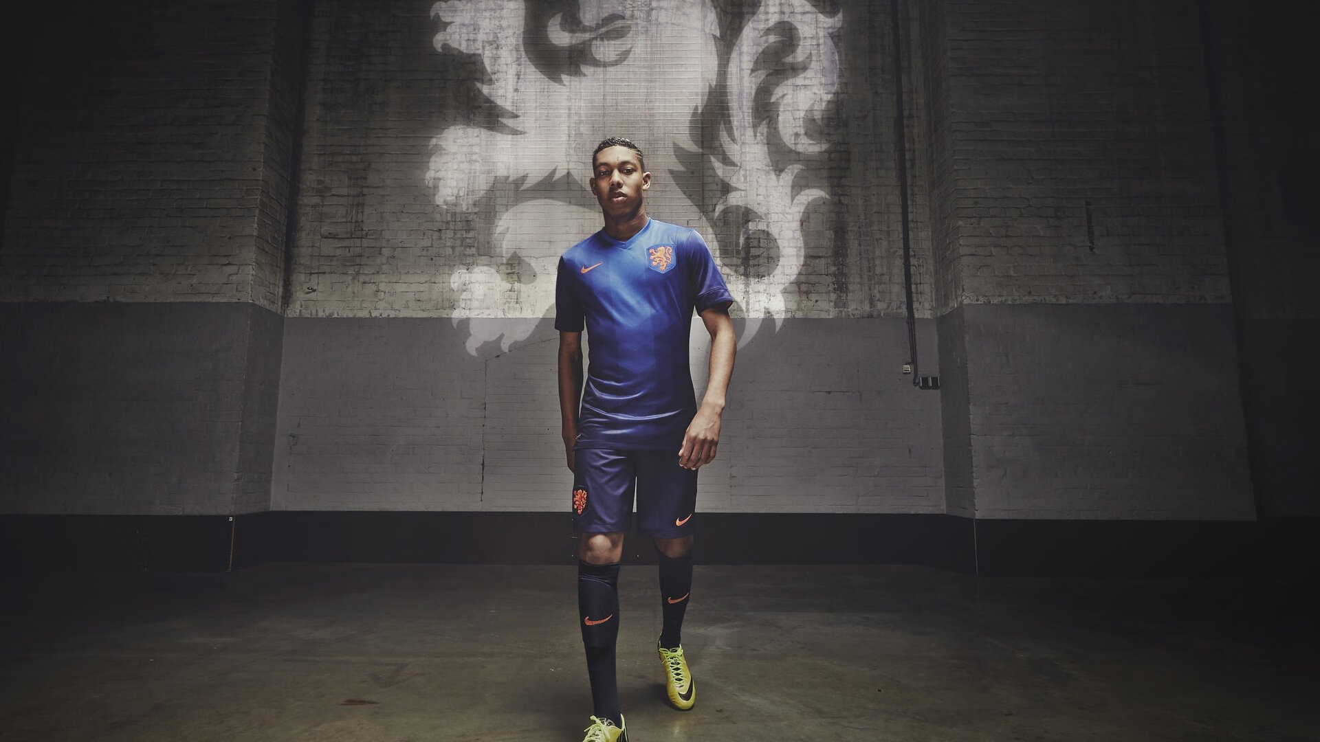 开云官网-9人药厂新帅3-1大胜，滕哈格11打10遭遇平局，滕哈格执教风格